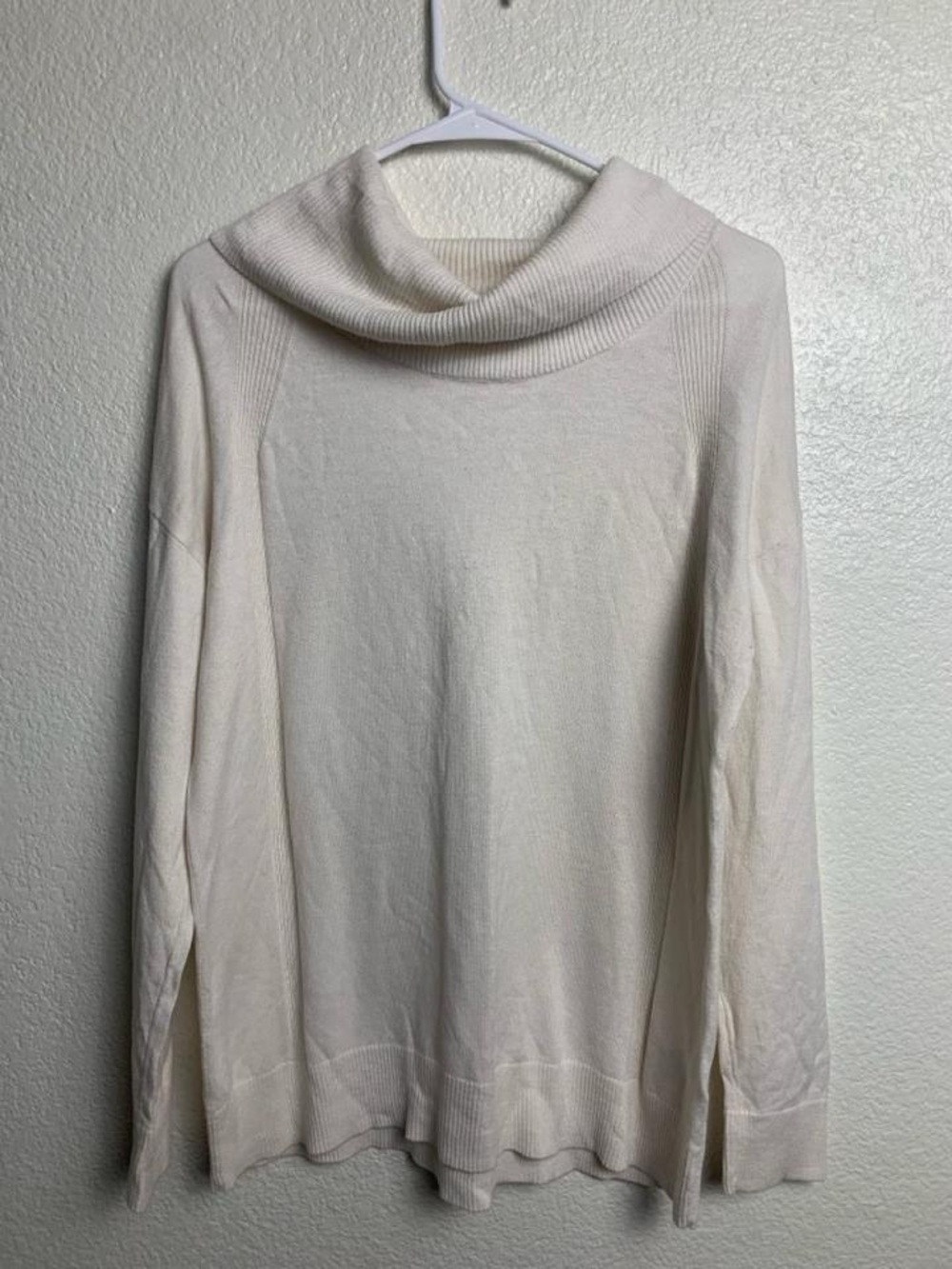 Quiet Luxury Banana Republic Preppy Cream Cowl Neck Size S